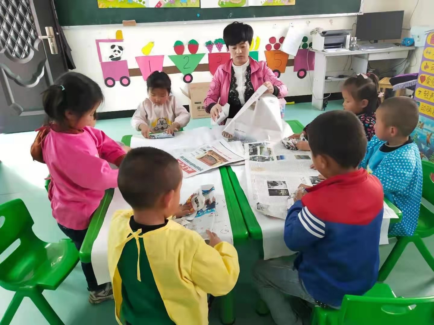 爱心企业为困难学生捐资助学,大爱圆梦捐资助学视频