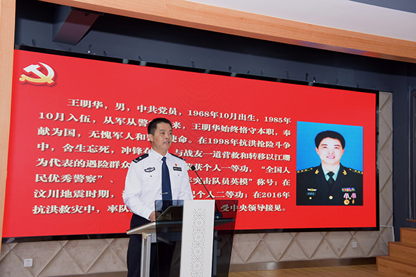 武汉市武昌区粮道街东龙共建客厅开馆抗洪英雄讲*党**史