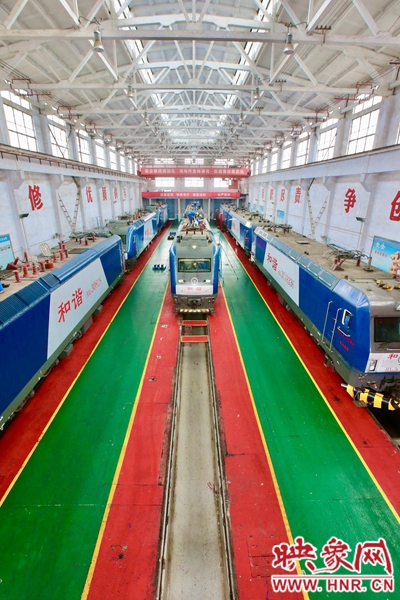 探访铁路“4S店”看看火车头如何做保养