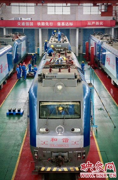 探访铁路“4S店”看看火车头如何做保养