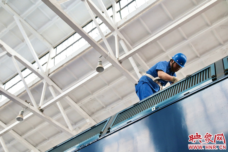 探访铁路“4S店”看看火车头如何做保养