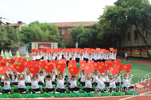 唱响校园之歌争做阳光少年,师生同唱教育歌