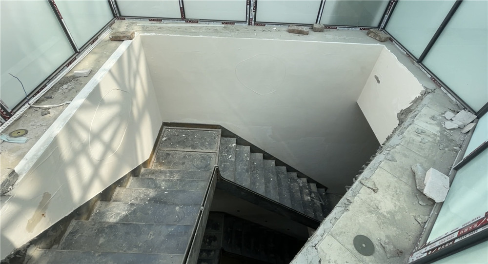 顶楼开洞直通楼顶违法吗,私自封闭屋顶天台