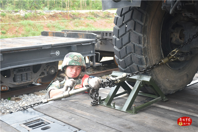 部队勤务兵的真实生活,兵哥哥的日常生活震撼视频