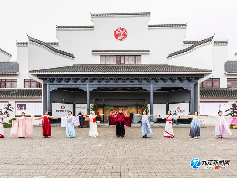 中国旅游日主题读万卷书行万里路,探寻非遗手工之旅感受剪纸魅力