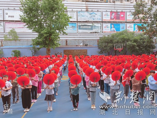 唱响校园之歌争做阳光少年,师生同唱教育歌