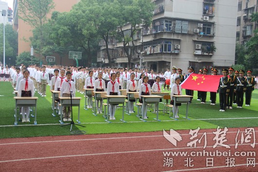 唱响校园之歌争做阳光少年,师生同唱教育歌