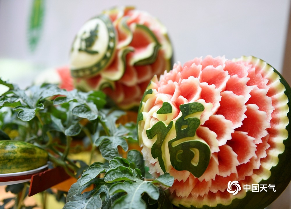 西瓜的花式切法吃法,教你西瓜瓜内打汁吃法