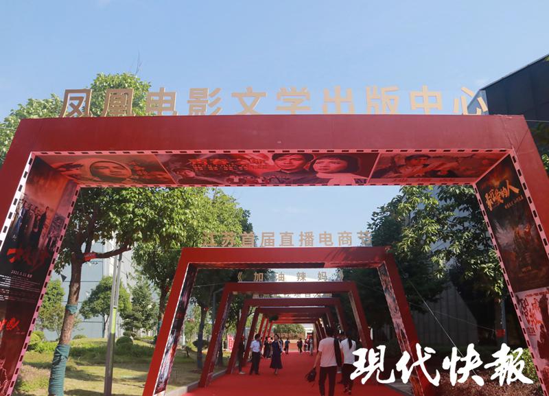 两年两百部好作品!凤凰电影文学出版中心挂牌,将为文学出版与影视改编搭建桥梁