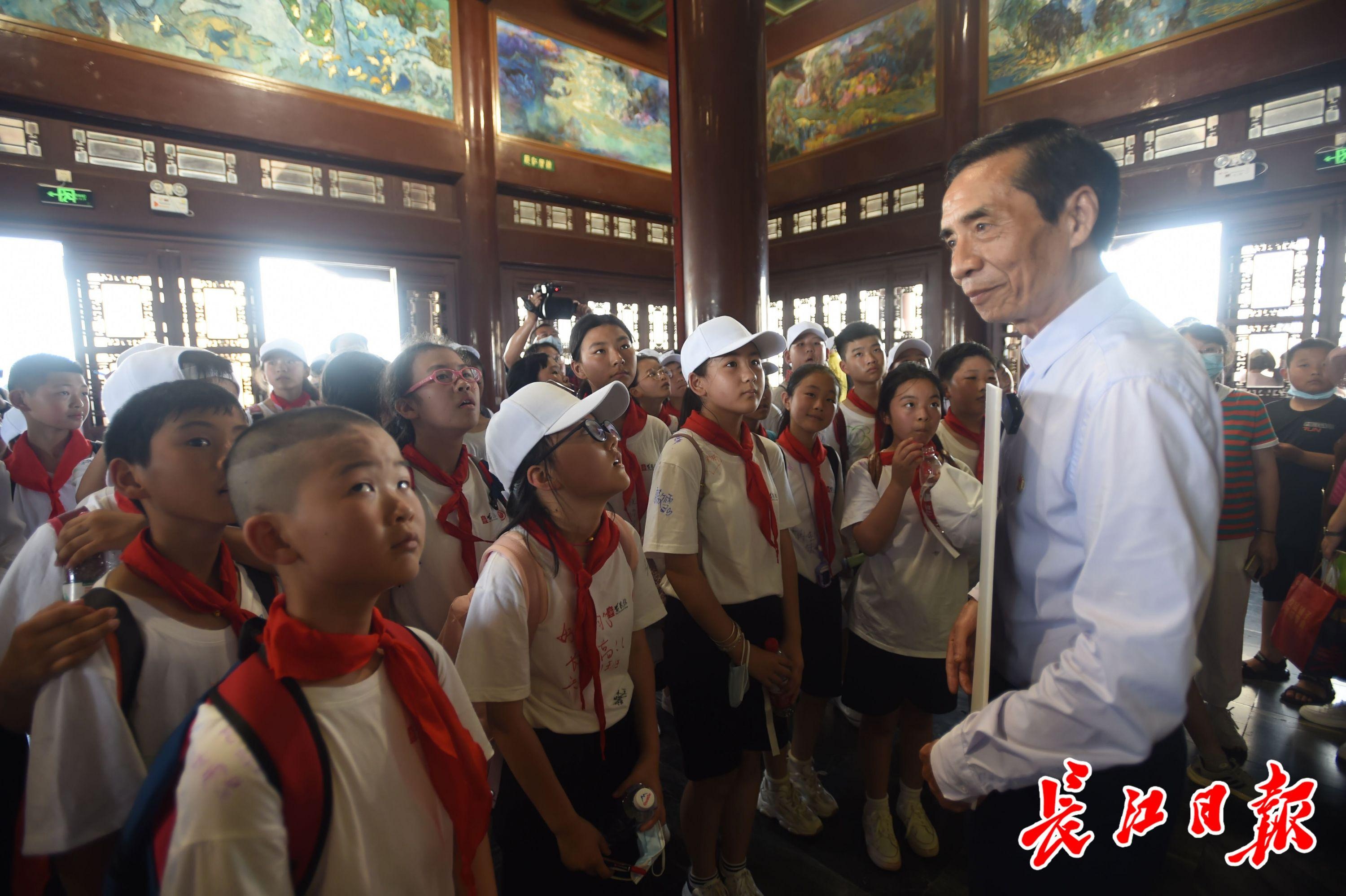 知名文化学者研究黄鹤楼,教授讲李白故事