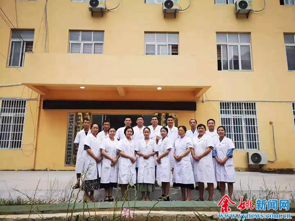 河姆渡镇有这样一位医生，驱车50公里来回，只为了帮老人更换导尿管