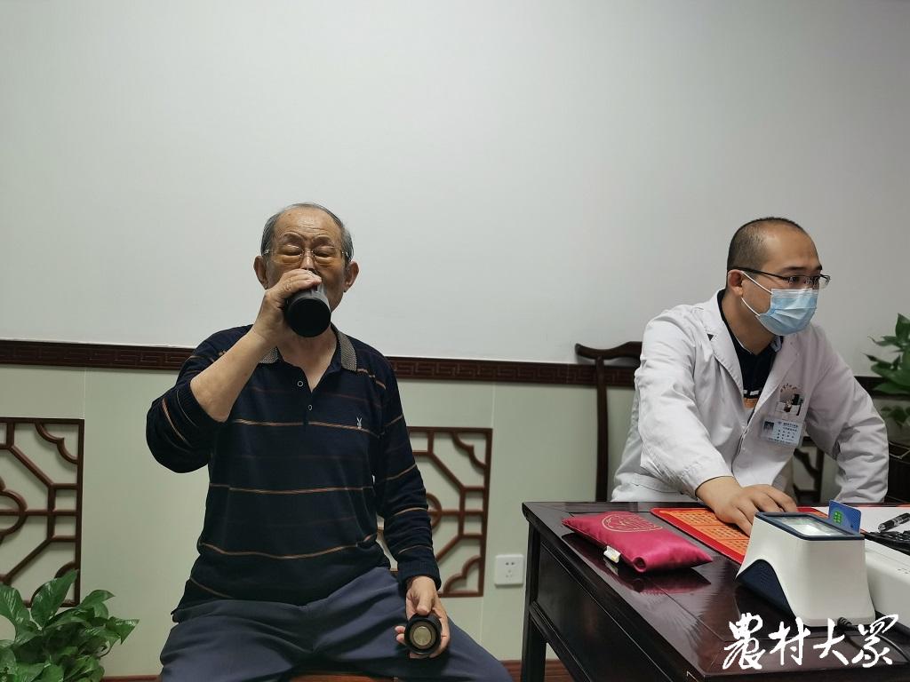 连续48小时打嗝怎么回事,呃逆多久需要去检查
