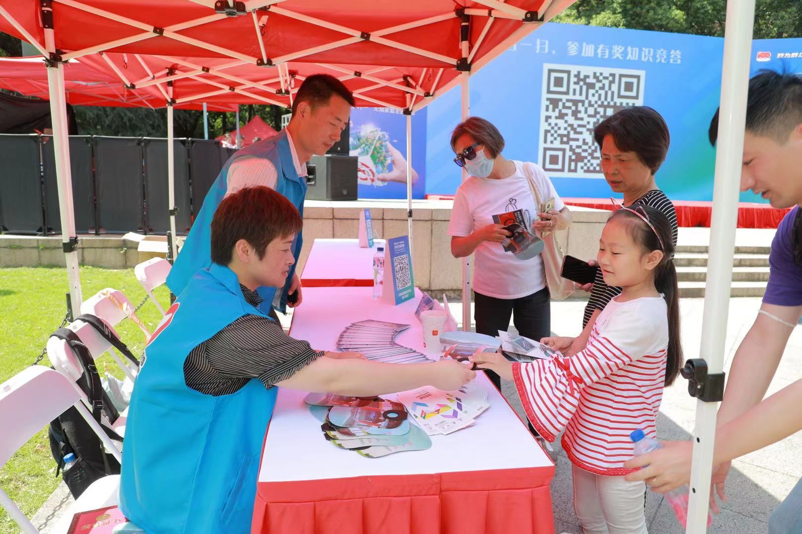 “无烟上海为爱启航”这份健康礼物，送给所有家庭