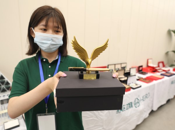 80后90后的英雄钢笔,英雄70周年钢笔行政版金笔