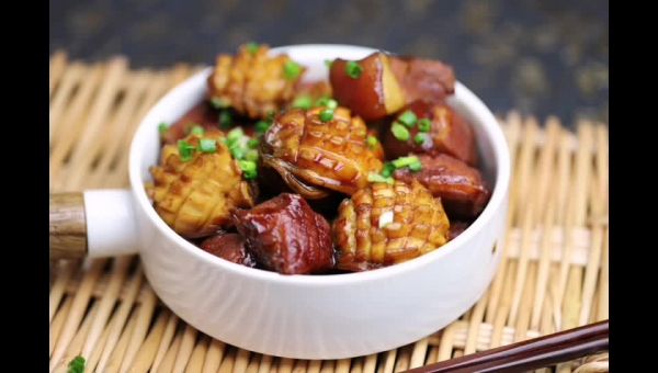 营养又暖身冬季里不可放过的汤品,冬季进补鲍鱼炖鸡的好处