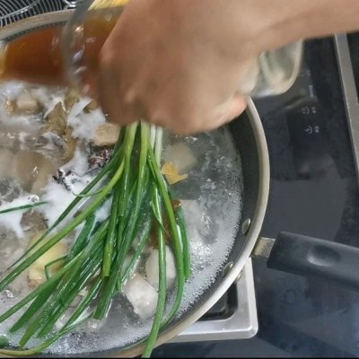 营养又暖身冬季里不可放过的汤品,冬季进补鲍鱼炖鸡的好处