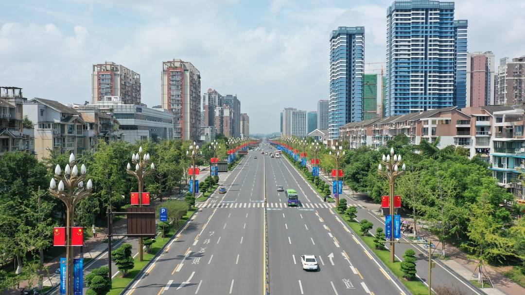 内江市东兴区康厚林书记,区委书记康厚林同志