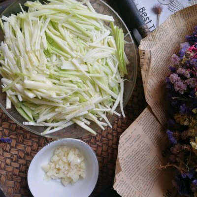 私房菜尖椒炒西葫芦的做法,素炒西葫芦鸡蛋的家常做法