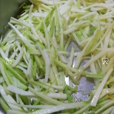 私房菜尖椒炒西葫芦的做法,素炒西葫芦鸡蛋的家常做法