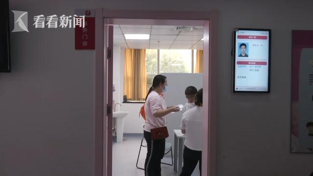 8岁男孩总是眨眼睛还抿嘴巴,小孩使劲眨眼睛做鬼脸是什么病