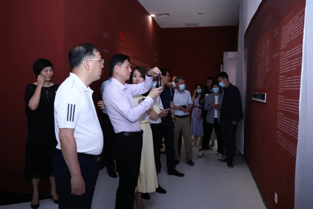 穿在身上的史诗,穿在身上的历史世界服饰图鉴