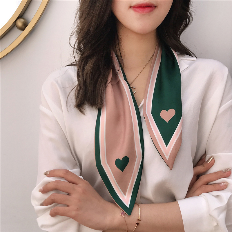 丝巾怎么系颈部不会散开,长条丝巾最简单好看的系法