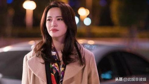 丝巾怎么系颈部不会散开,长条丝巾最简单好看的系法