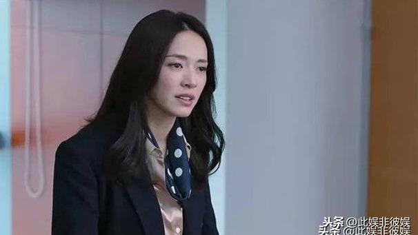 丝巾怎么系颈部不会散开,长条丝巾最简单好看的系法