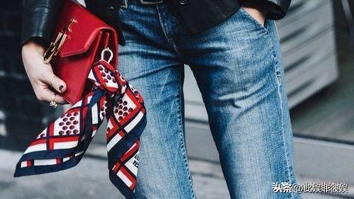 丝巾怎么系颈部不会散开,长条丝巾最简单好看的系法