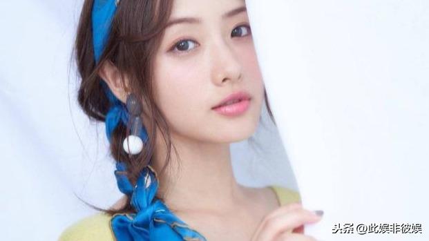 丝巾怎么系颈部不会散开,长条丝巾最简单好看的系法