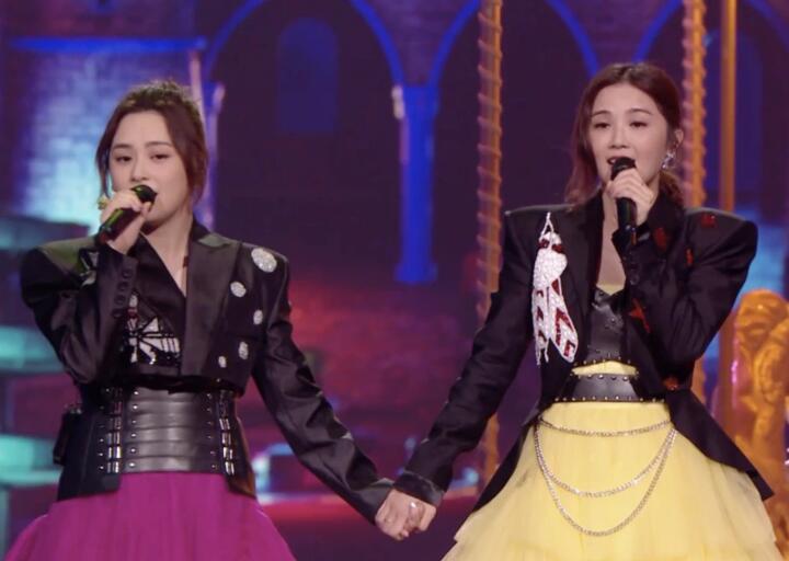 蔡卓妍钟欣潼twins感人事件,twins钟欣潼蔡卓妍华表奖合体