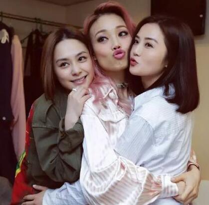 蔡卓妍钟欣潼twins感人事件,twins钟欣潼蔡卓妍华表奖合体