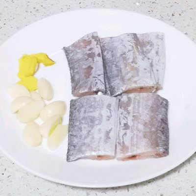 宝宝爱吃的红烧带鱼做法,带鱼怎么烧好吃糖醋带鱼