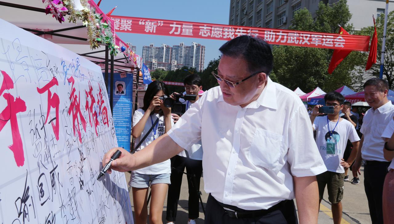 当村民小组长43年，周宝生干得怎么样？