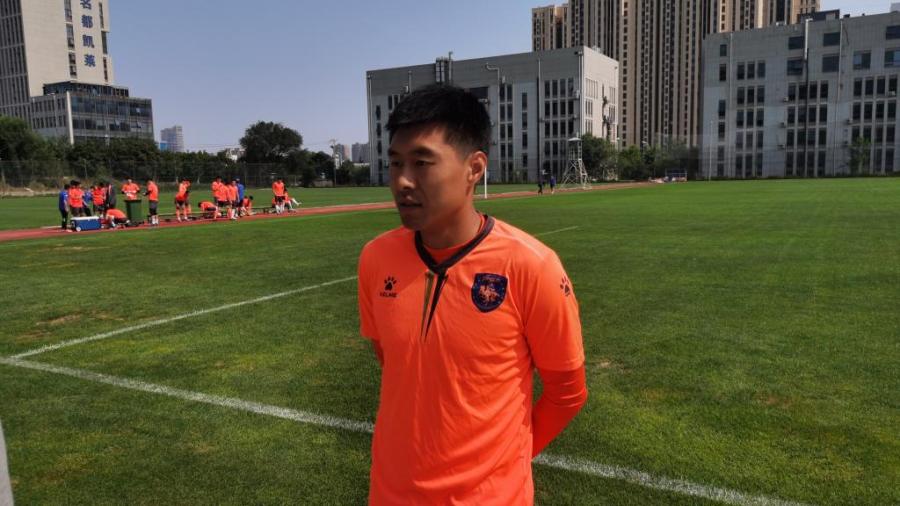 青岛海牛殷铁生赛后,青岛海牛主帅殷铁生