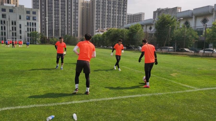 青岛海牛殷铁生赛后,青岛海牛主帅殷铁生