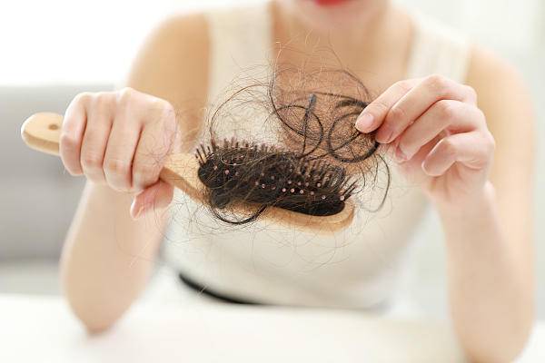 植发一劳永逸真的假的,天生斑秃植发