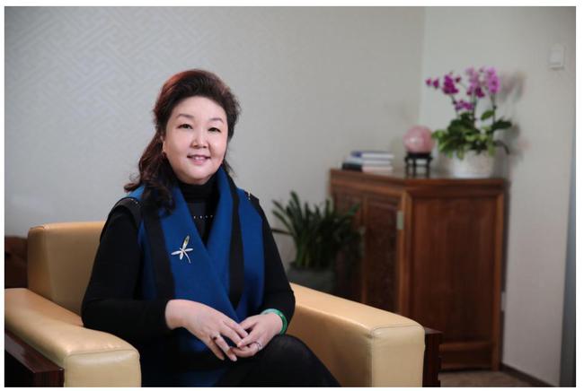 15楼财经|“童颜针”正式获批“医美茅台”爱美客实控人简军出生地成谜