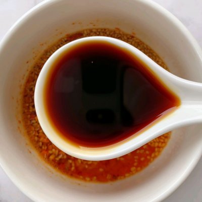 如何制作捞汁小海鲜,自制捞汁小海鲜鲜辣酸爽