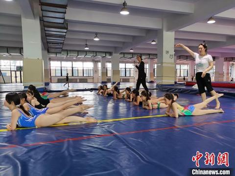 2021女子花样游泳梦之队视频,游泳女孩花样游泳