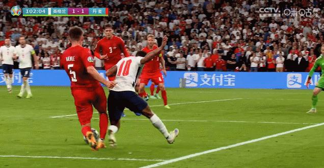 欧洲杯半决赛斯特林造点球,斯特林欧洲杯头球