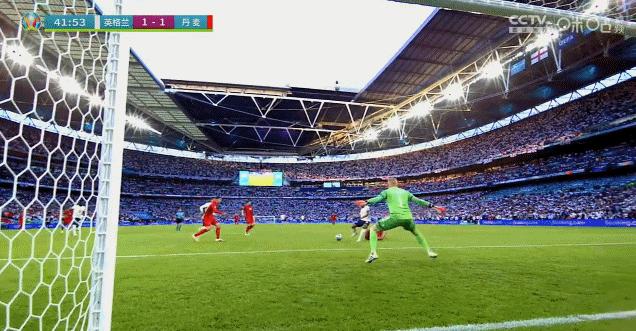 欧洲杯半决赛斯特林造点球,斯特林欧洲杯头球