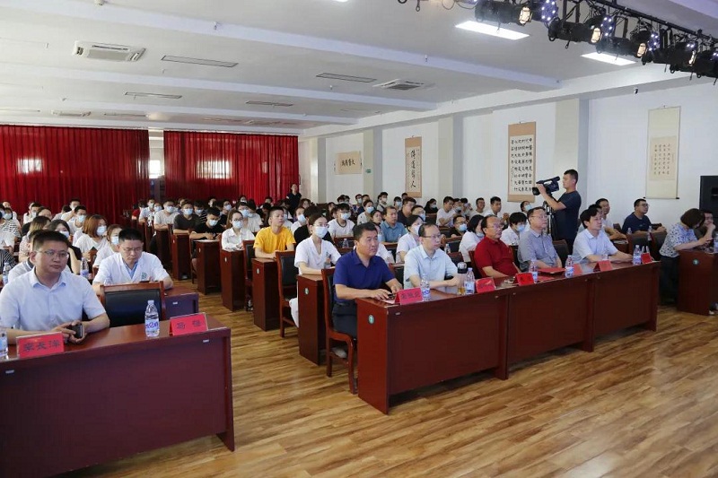 新泰市中医医院成功举行“特聘专家”聘任仪式暨新中医—中西医协同肿瘤精准医学中心论坛