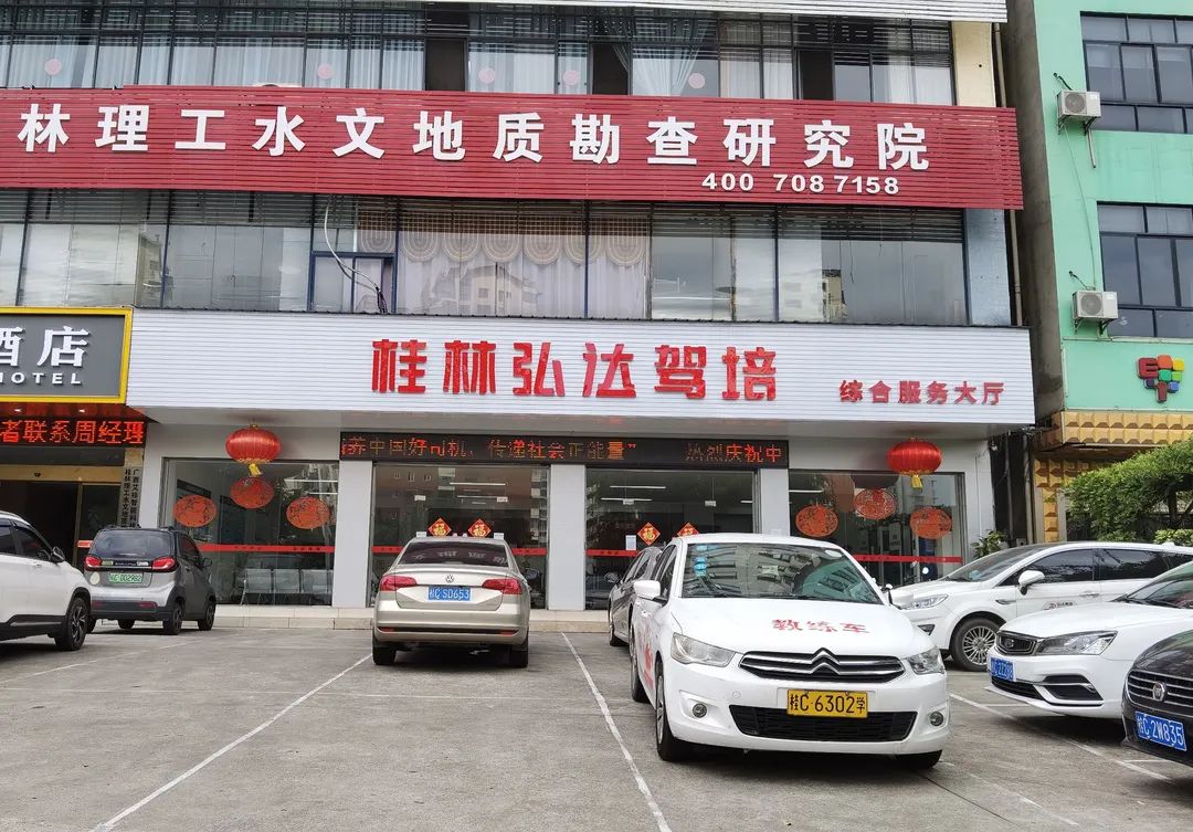 桂林这家驾校“变身”了，教练退休了，学员怒了