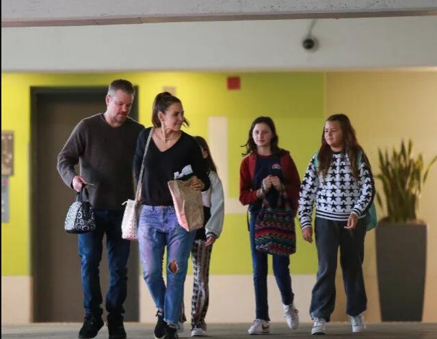 48岁马特达蒙近照,马特达蒙年轻到老的照片