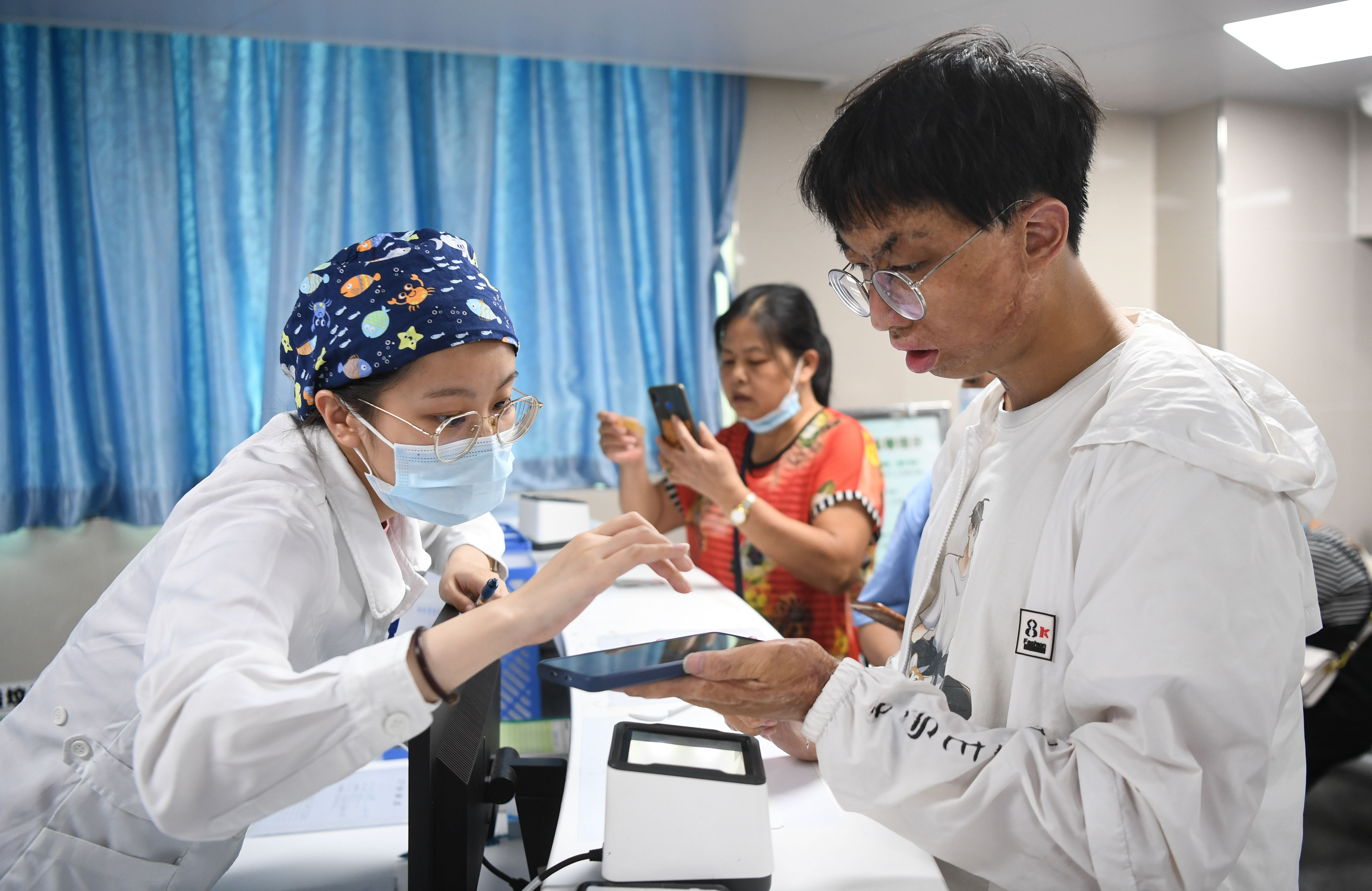 面具男孩,面具男孩治好了吗