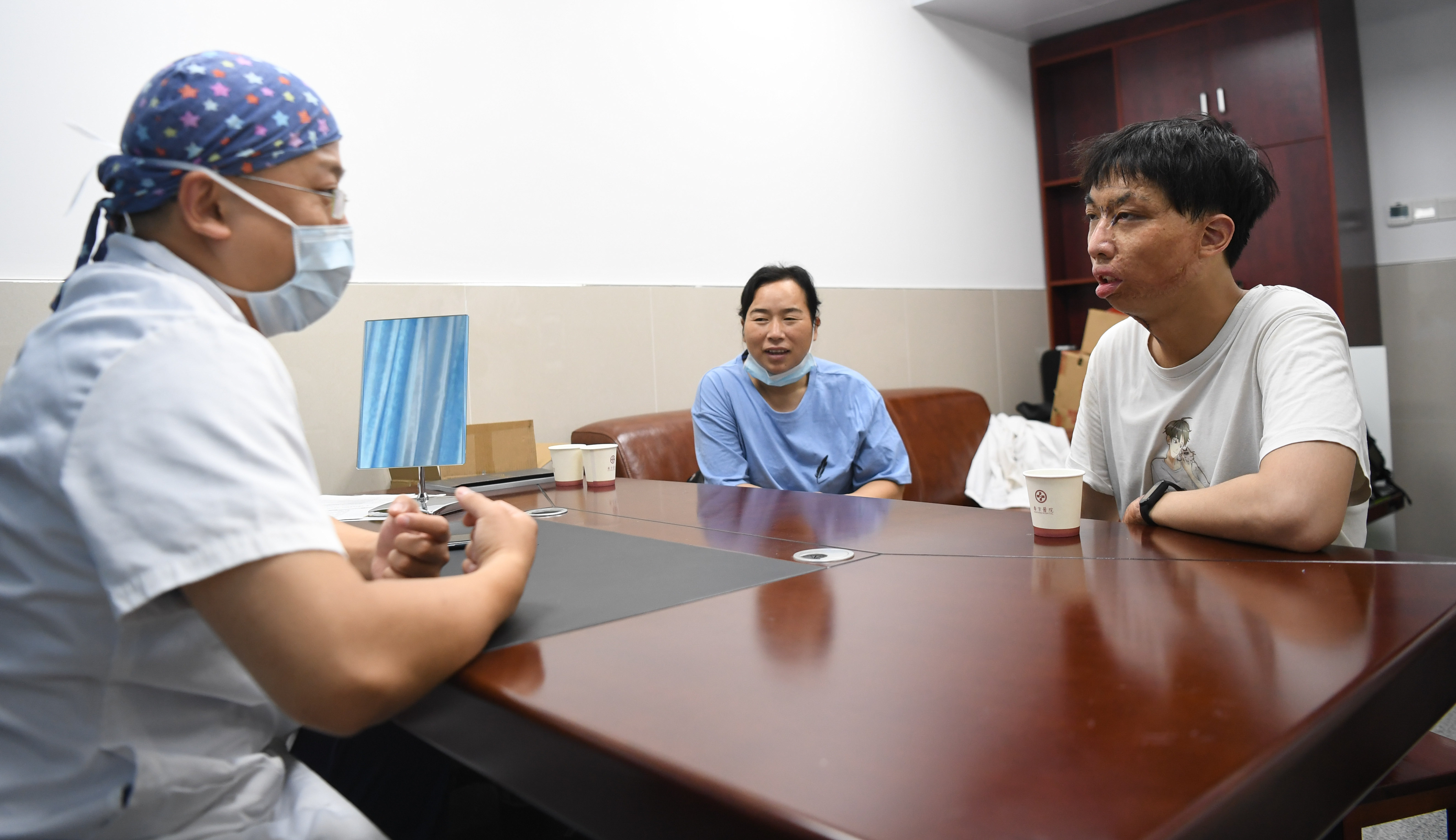 面具男孩,面具男孩治好了吗