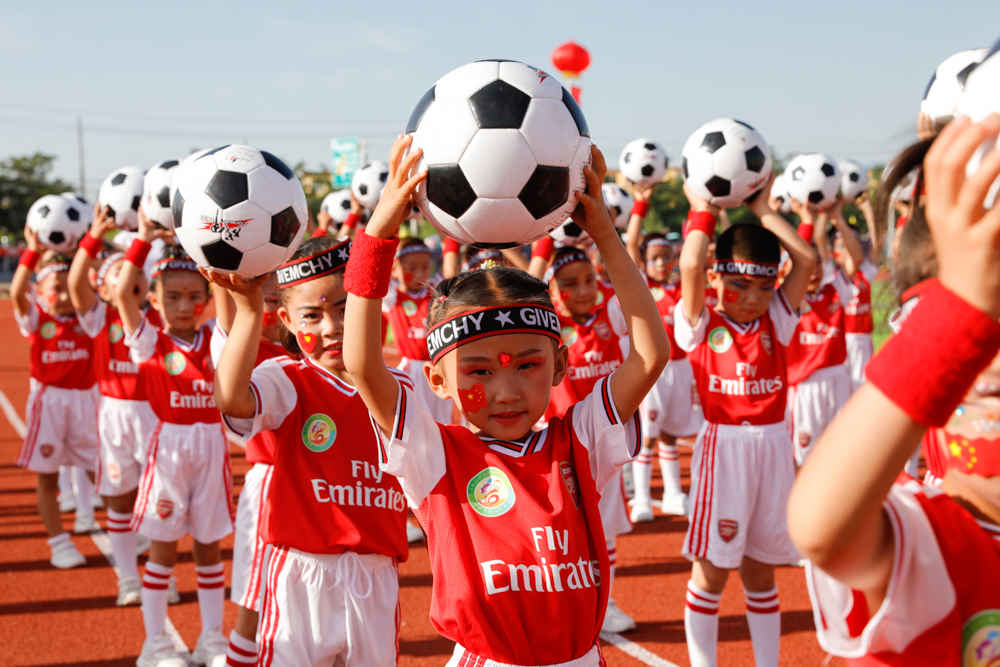 古浪县第二届小学足球联赛开幕式,绿茵场追逐足球梦