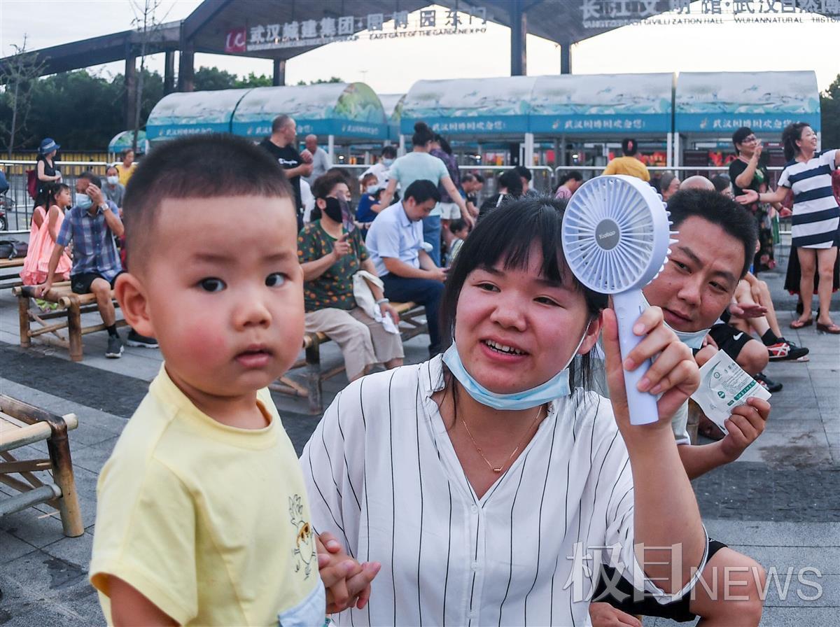 “行走式”降温神器热销,实际效果却褒贬不一,专家提醒使用不当或成“行走小*弹炸**”