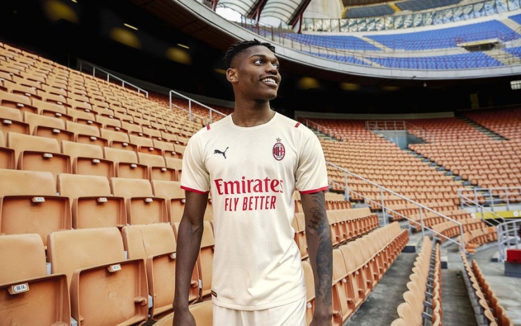 ac米兰官方新消息,AC米兰下赛季主场球衣曝光